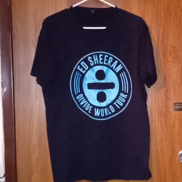 ED SHEERAN  "DIVIDE TOUR" CONCERT T-SHIRT - Picture 2 of 6